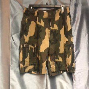 GAP FACTORY  CAMO SHORTS SIZE W 31